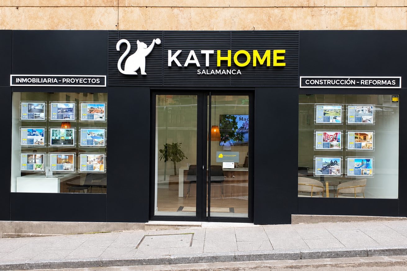 Fachada de la inmobiliaria KATHOME en Plaza del Campillo, Salamanca